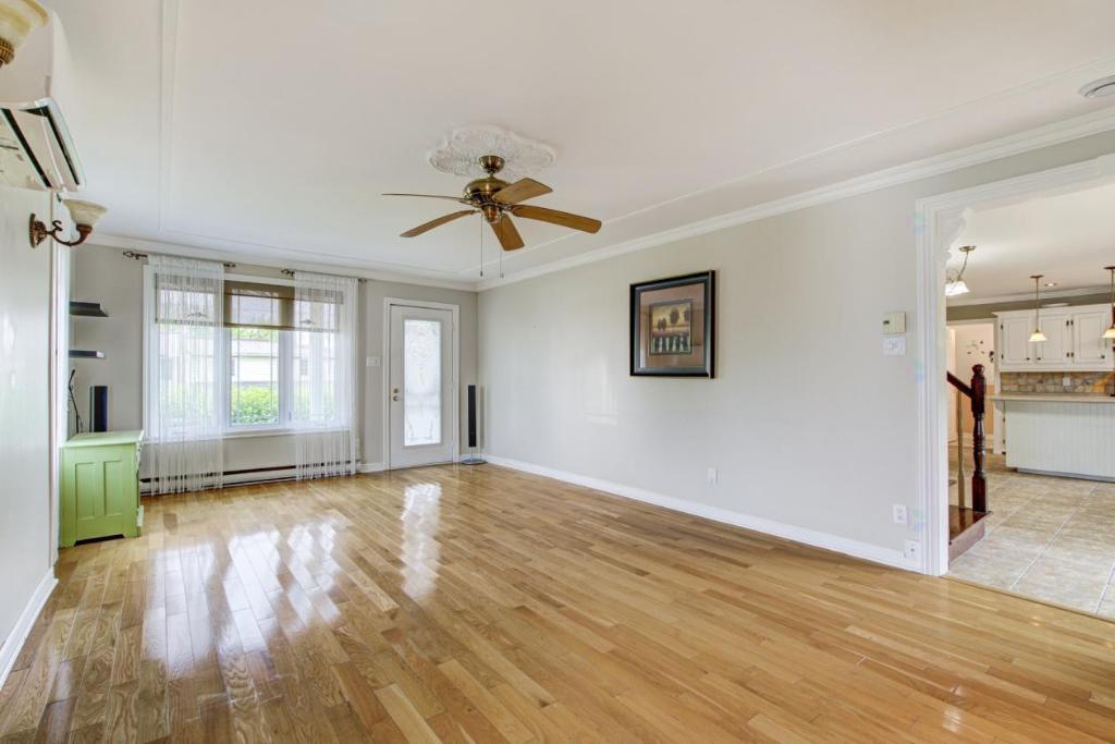 Maison riveraine 4 ch • 2 sdb + salle d'eau • Disponible 1er janv • 2 998 $/mois | 3177254