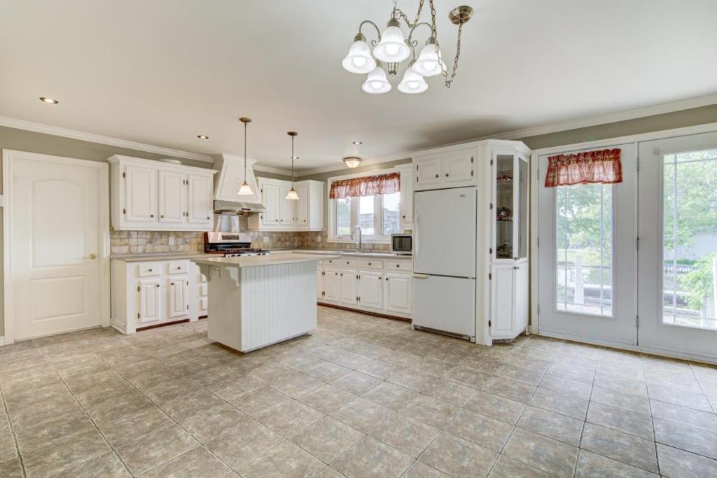 Maison riveraine 4 ch • 2 sdb + salle d'eau • Disponible 1er janv • 2 998 $/mois | 3177254