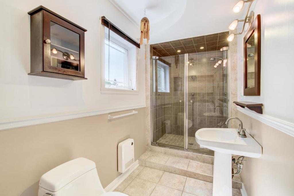 Maison riveraine 4 ch • 2 sdb + salle d'eau • Disponible 1er janv • 2 998 $/mois | 3177254