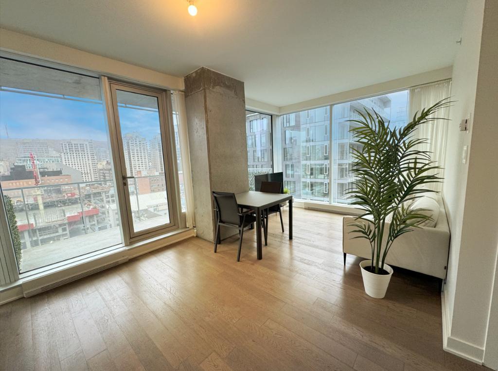 Unité de Coin Lumineuse au Cœur du Centre-Ville de Montréal | 3177255