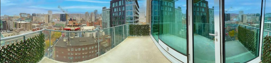 Unité de Coin Lumineuse au Cœur du Centre-Ville de Montréal | 3177255