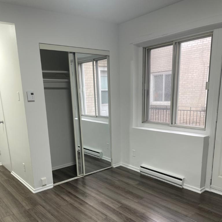LEASE TRANSFER - STUDIO - 5 MINS FROM JEAN TALON METRO - ALL UTILITIES INCLUDED - $1025/M | 3177587