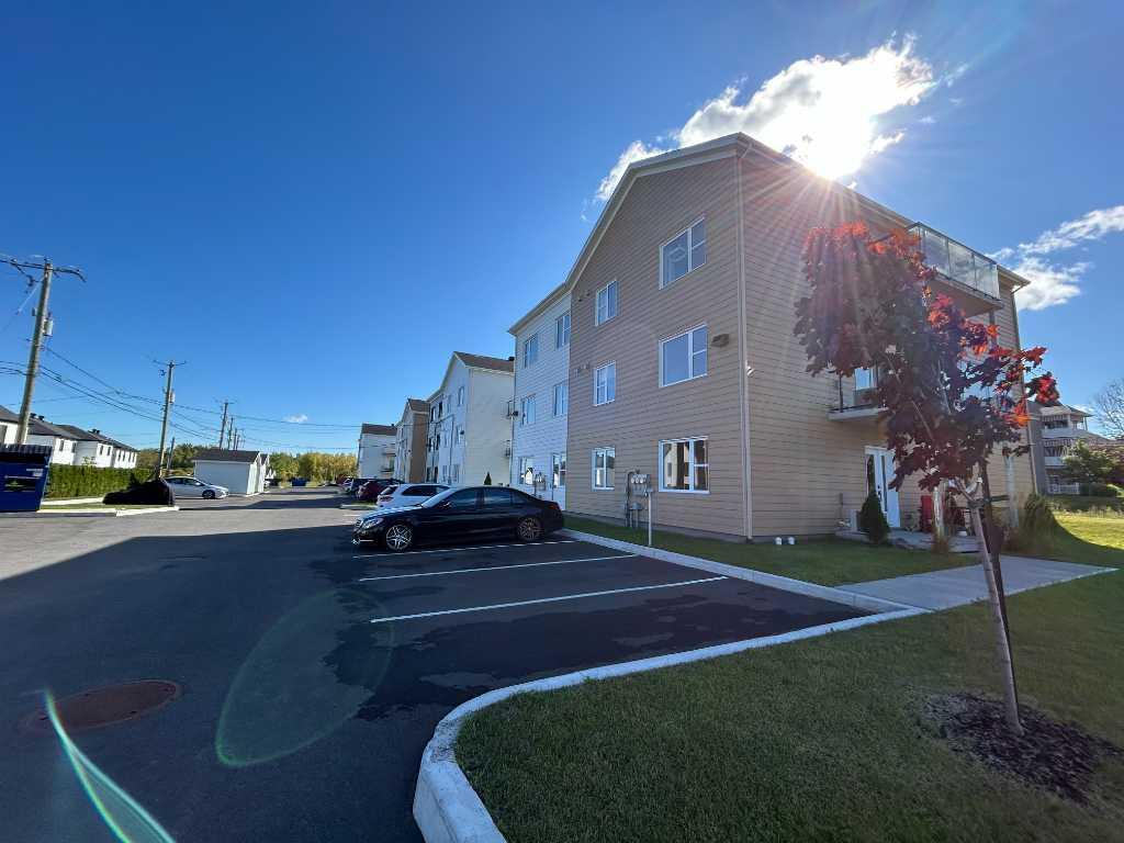 Magnifique Condo locatif neuf 3 1/2 secteur Charny pour mai 2026 | 3181856