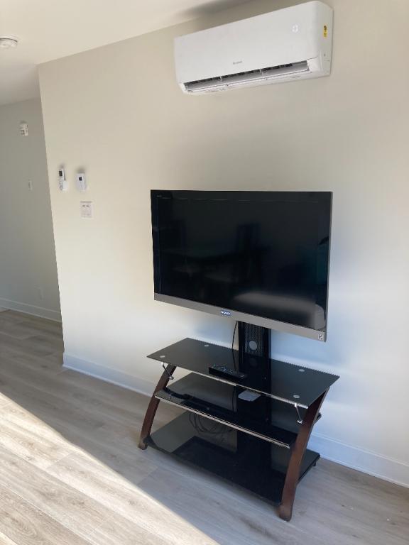 Dernière Étage - Lumnieux- 3-1/2 Près du Métro Angrignon - Meublé | 3177642