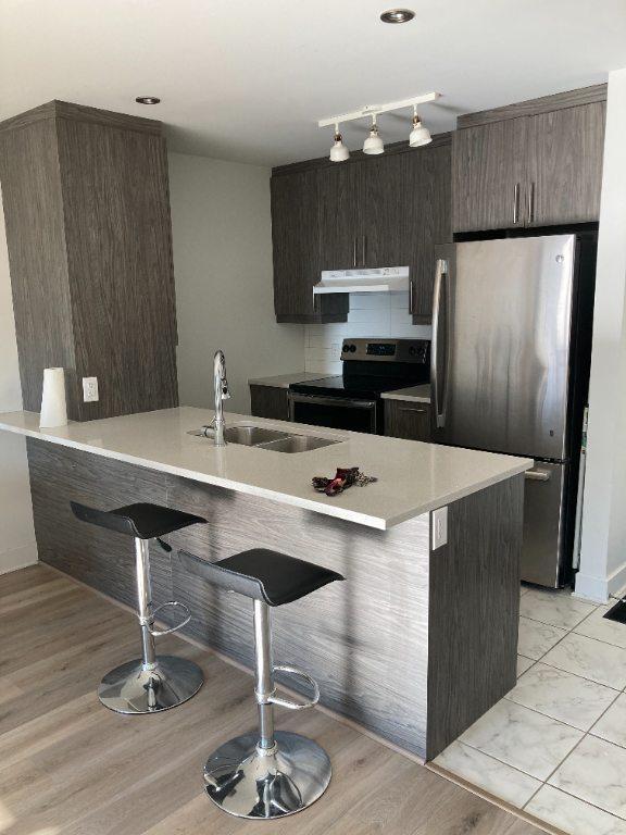 Dernière Étage - Lumnieux- 3-1/2 Près du Métro Angrignon - Meublé | 3177642