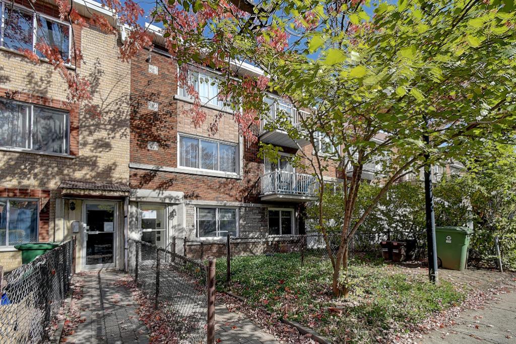 BEAU 4 1/2 AVEC ELECTROS, COUR ARRIÈRE ET STATIONNEMENT | 3177647