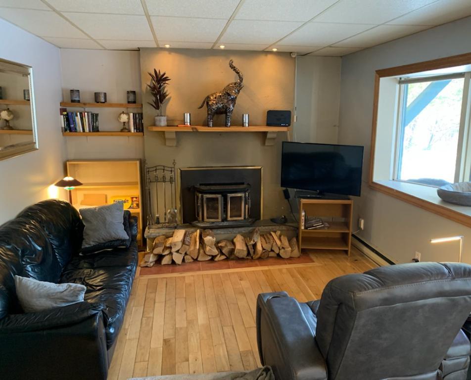 5 1/2 foyer tout inclus (wifi et hydro) terrain bordé d'un étang | 3178020