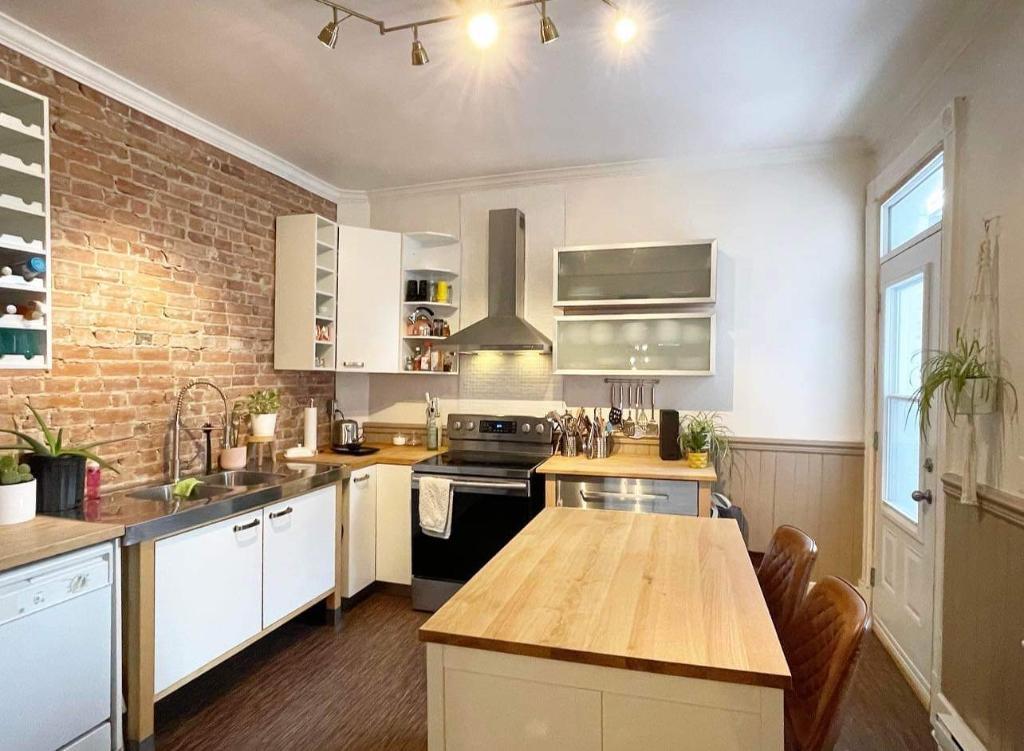 Superbe 5 1/2 de 1200 pi2 alliant cachet d’époque et confort dans HOMA | 3178312