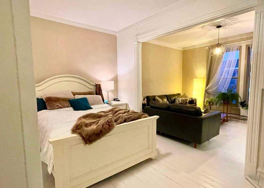 Superbe 5 1/2 de 1200 pi2 alliant cachet d’époque et confort dans HOMA | 3178312