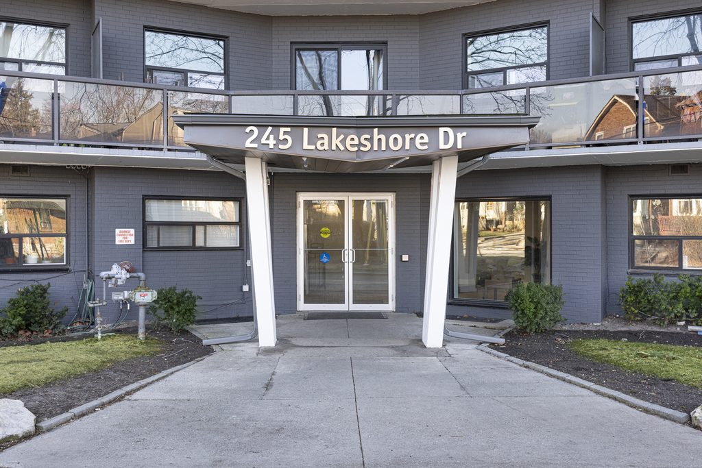 Lakeshore Apartments | 3178748