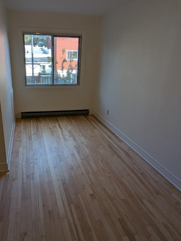 4 1/2 à louer à Lachine, libre immédiatement, proche du canal Lachine et du parc Lasalle. ( 1 place de stationnement privée ) | 3178799