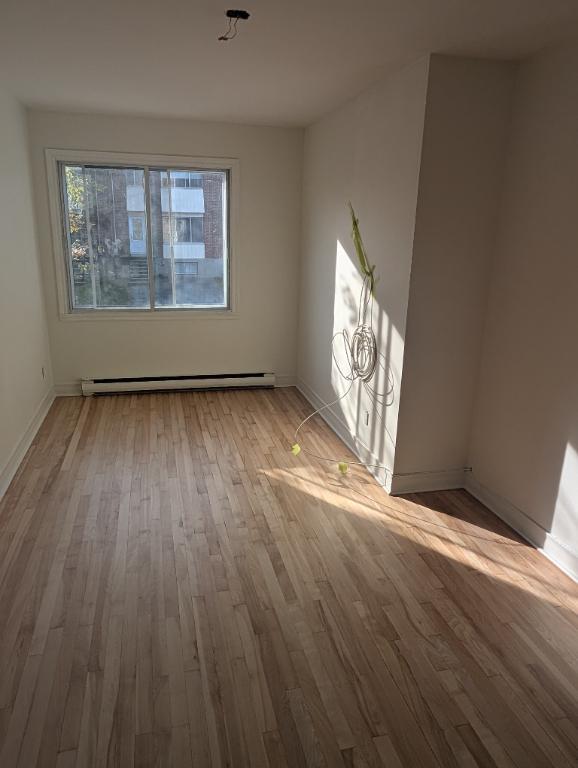 4 1/2 à louer à Lachine, libre immédiatement, proche du canal Lachine et du parc Lasalle. ( 1 place de stationnement privée ) | 3178799