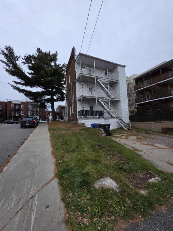 Grand 5 /12 à louer | 3179113