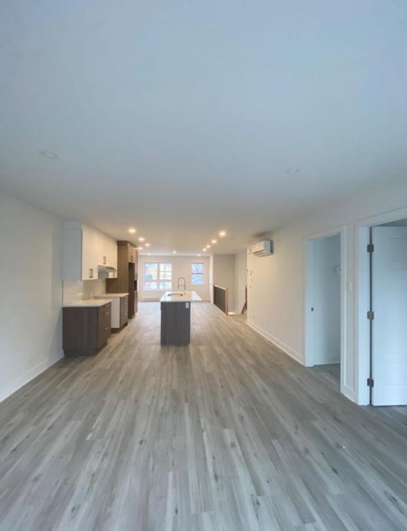 5 1/2 - Longueuil (Saint-Hubert) - 2 200 $/mois | 3179230