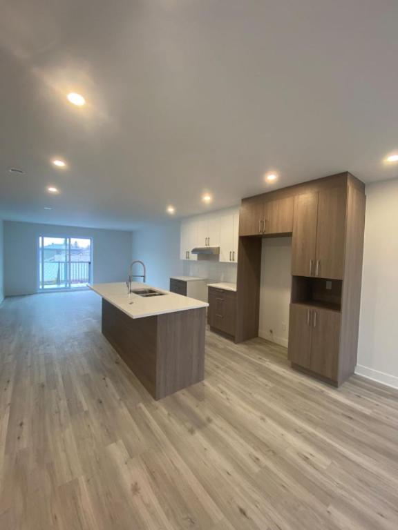 5 1/2 - Longueuil (Saint-Hubert) - 2 200 $/mois | 3179230