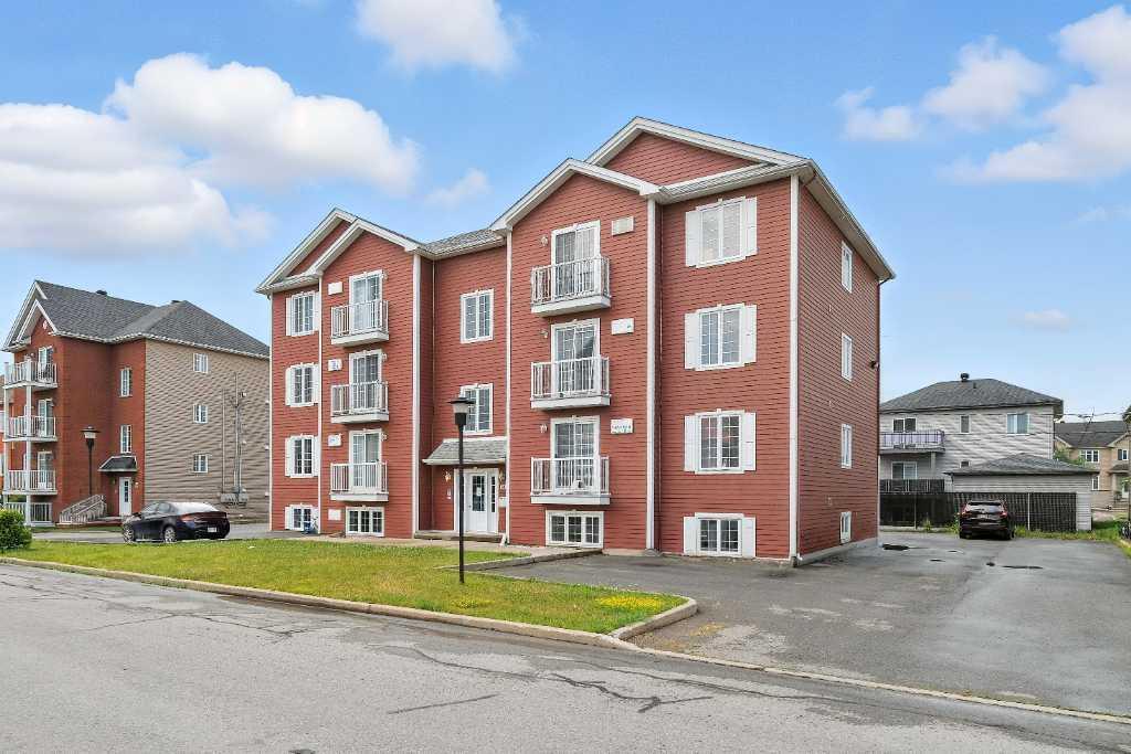 TRÈS GRAND APPARTEMENT 5 1/2 DE +- 1365 PI.CA AVEC THERMOPOMPE À LOUER À SAINT-RÉMI DÈS NOVEMBRE! | 3179539