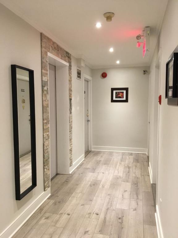 3 1/2 RÉNOVÉS, CHAUFFAGE EAU CHAUDE INCLUS, PRES UDEM, HEC, POLY, HOPITAUX | 3179903