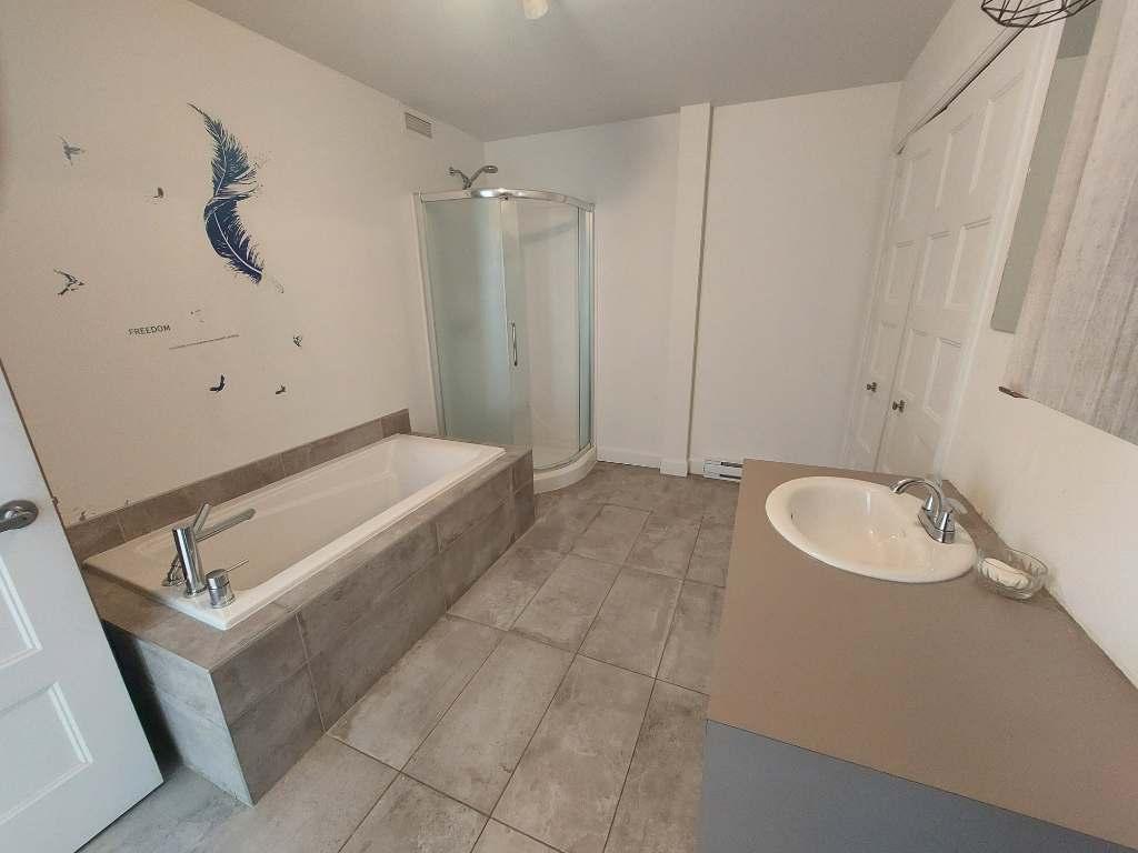 LIBRE Beau 4 1/2 Gratuit fin Nov. $$$$ | 3179909