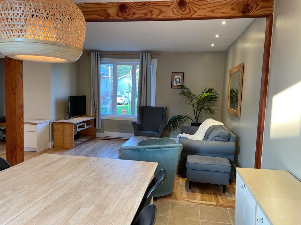 Coquette petite maison à louer à 5 minutes du Mont St-Anne- Beaupré | 3179963