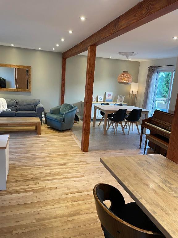 Coquette petite maison à louer à 5 minutes du Mont St-Anne- Beaupré | 3179963