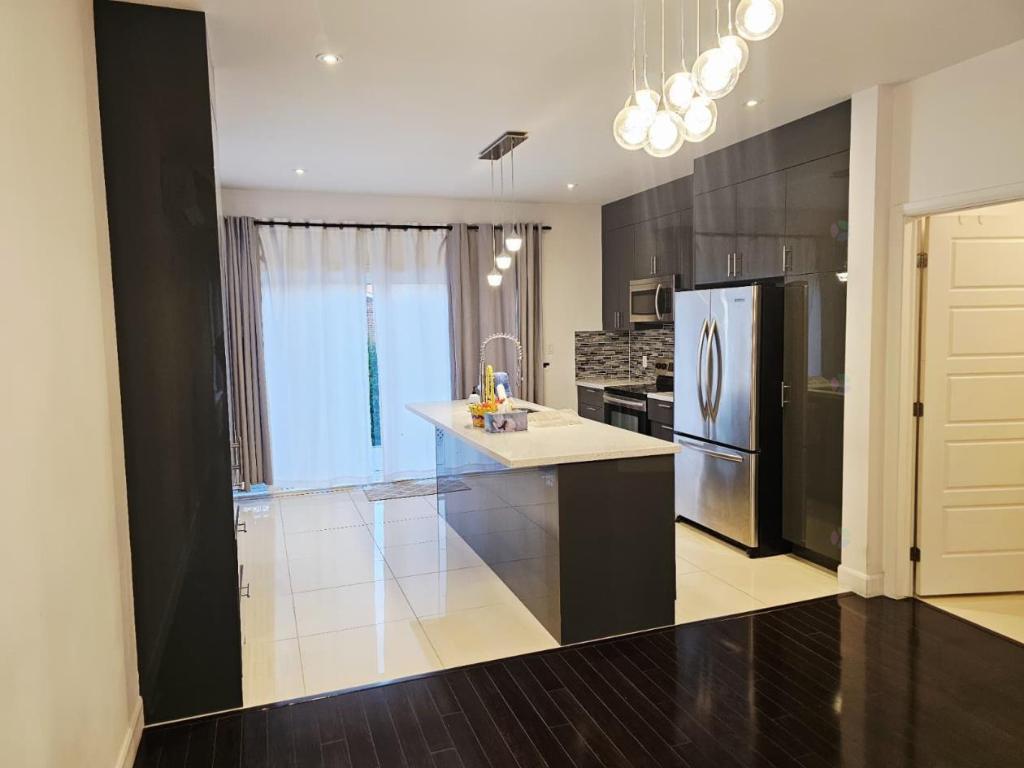 LIBRE Condo semi-meublé sur 2 étages proche de tout à louer Longueuil Saint-Hubert - appartement / logement | 3179978