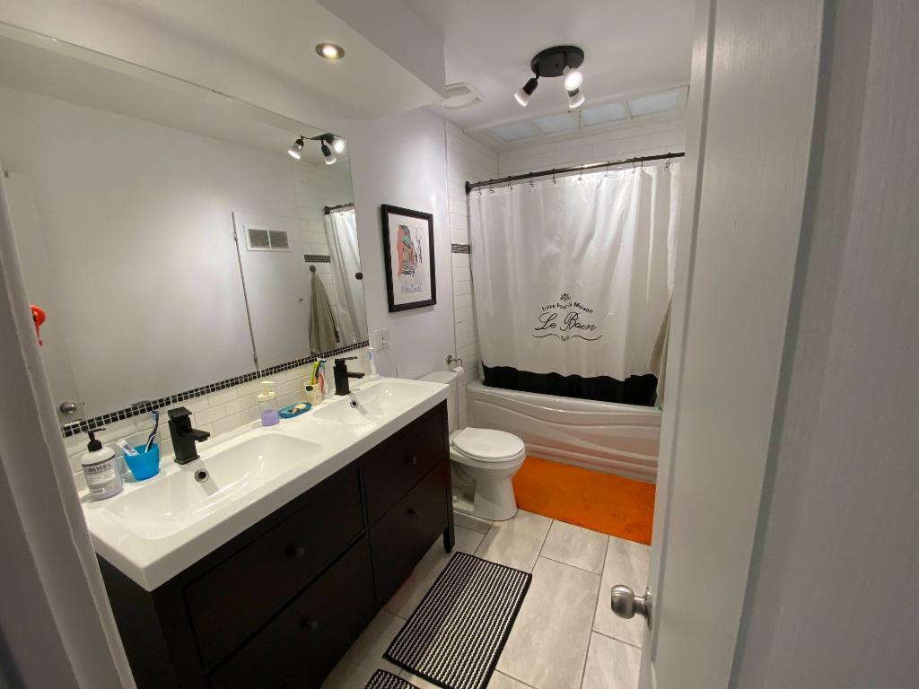 Beau 8 1/2 rénové proche métro Fabre | 3179985