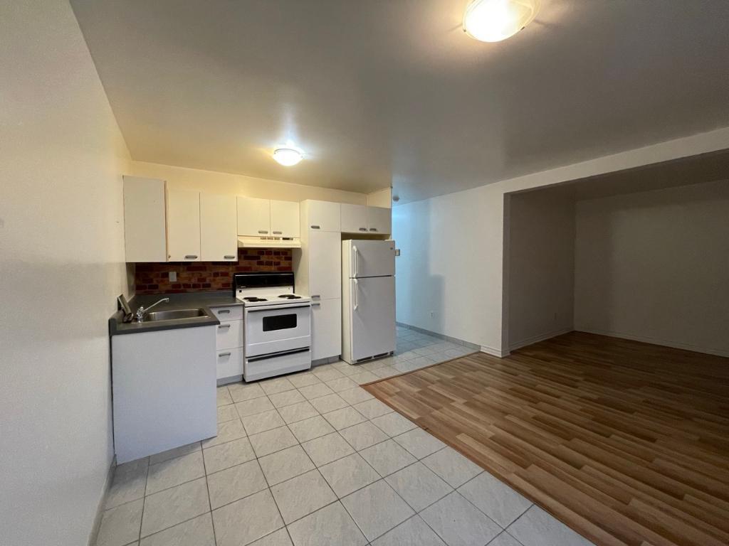 1 1/2 libre maintenant à Sainte-Catherine (Rive-Sud de Mtl) | 3180138