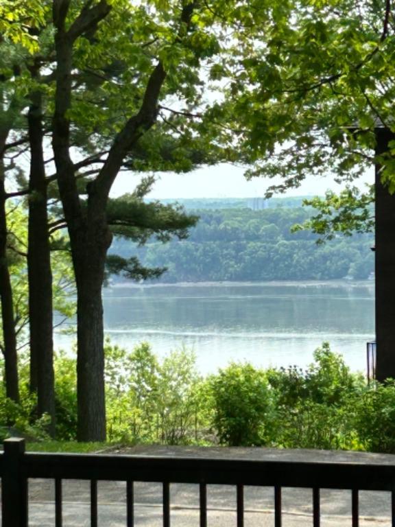 Maison lumineuse, vue partielle fleuve | 3188313