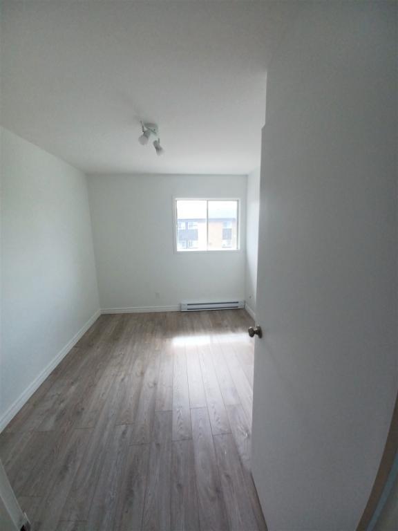 41/2 Québec**Charlesbourg**1 mois gratuit**Ascenseur**Béton**Frais peint**Non fumeur de toute substance**libre à partir de décembre, 1225$ | 3182450