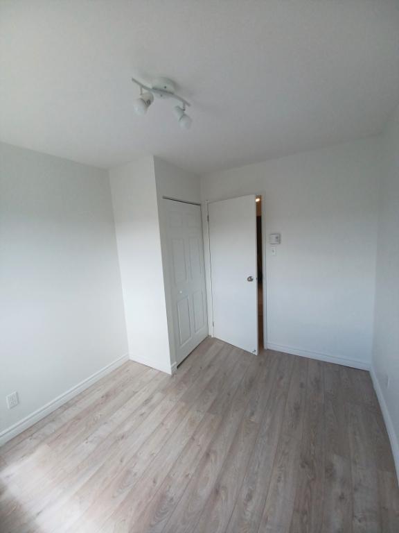 41/2 Québec**Charlesbourg**1 mois gratuit**Ascenseur**Béton**Frais peint**Non fumeur de toute substance**libre à partir de décembre, 1225$ | 3182450