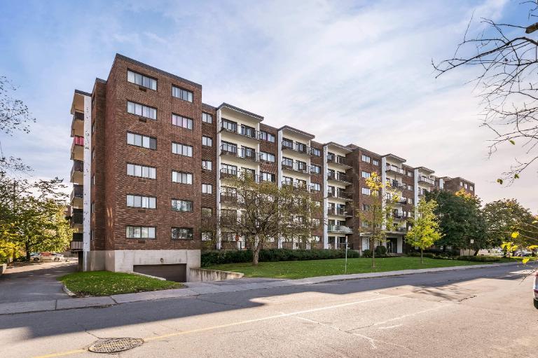 1 CH - 1 SDB - St-Laurent - $1,395 /mo | 3180395