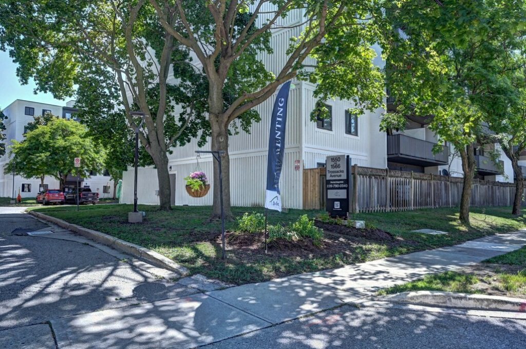 Trossacks Avenue Townhouses | 3180418