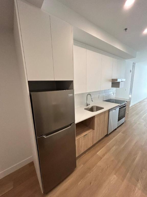 Loft Spacieux au Centre-Ville – Entièrement Équipé et Moderne | 3180458