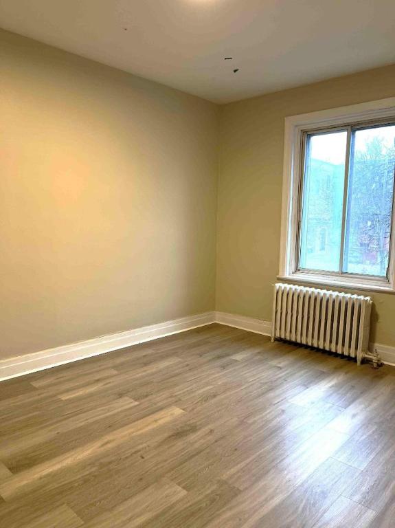 PRES DU METRO SNOWDON 3 CHAMBRES FERMEES- RENOVE | 3180469