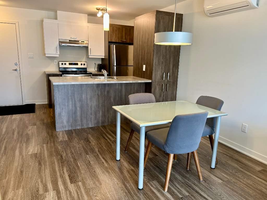 Magnifique 3 ½ + espace bureau TOUT INCLUS - lumineux - stationnement : 1535$/mois | 3180842