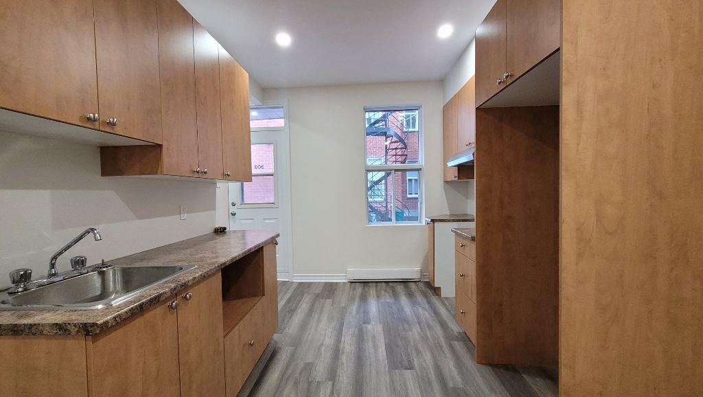 Wow! 3.5 complètement restructuré et réisolée-DISPONIBLE! | 3181208