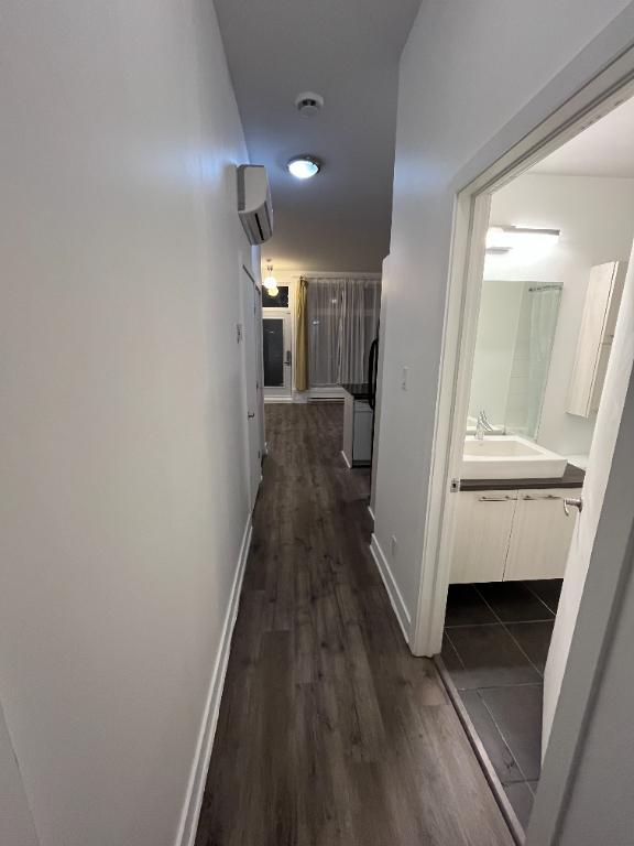 GRAND CONDO MODERNE 4 1/2 - STADE OLYMPIQUE / MÉTRO VIAU | 3181747