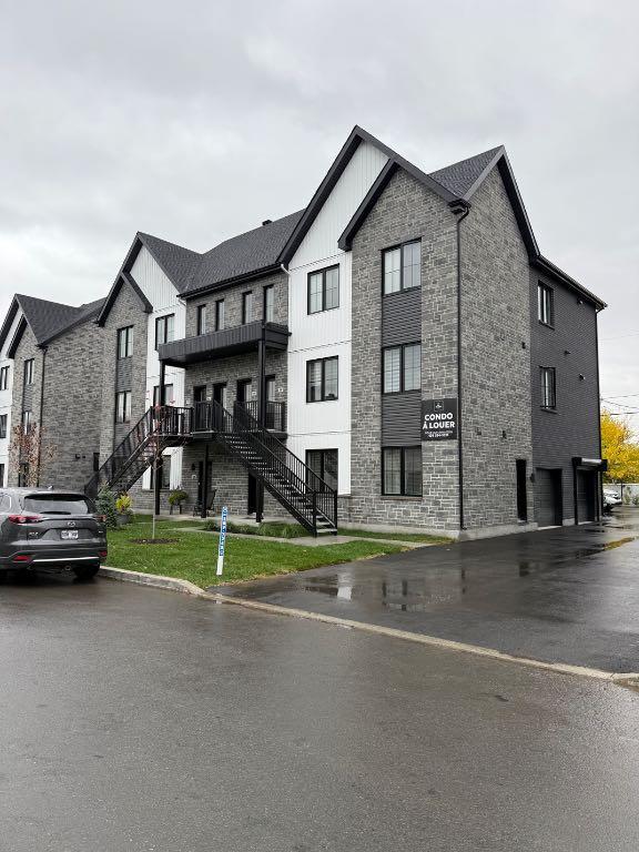 Beau et grand 5 1/2 à louer | 3181768