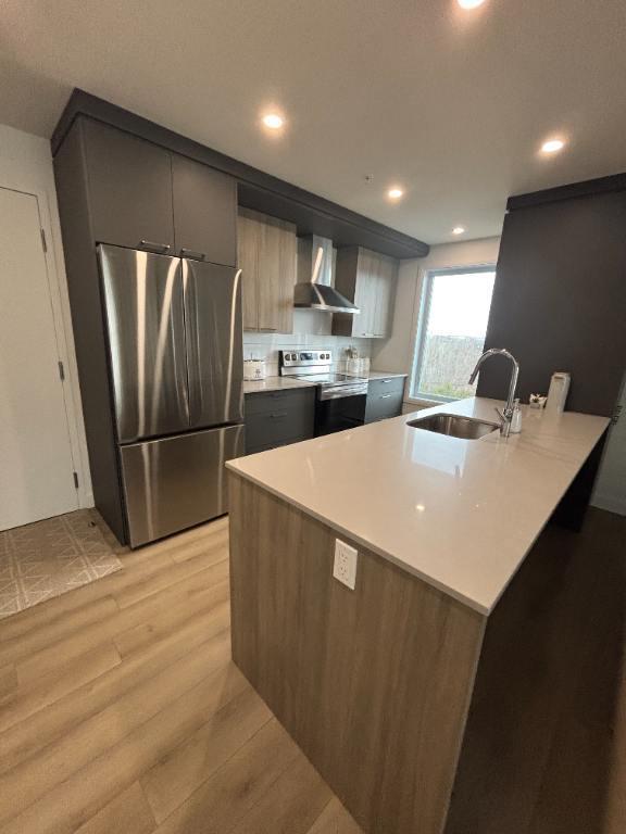 ✨ 3 ½ moderne, dernier étage, très lumineux – Wi-Fi & stationnement intérieur inclus ! | 3181890