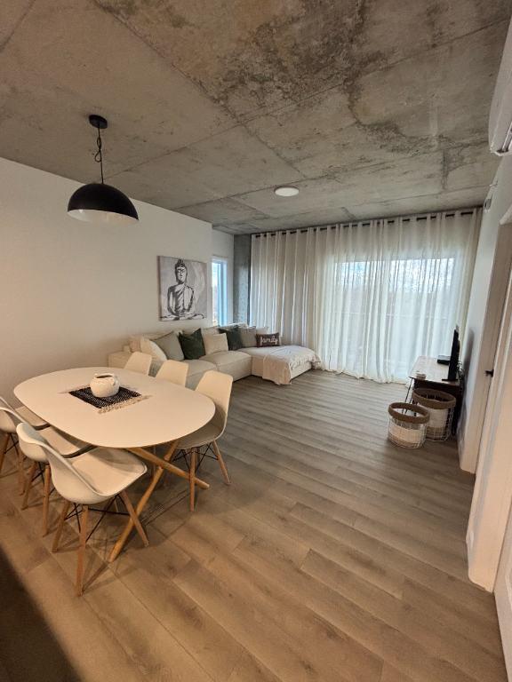 ✨ 3 ½ moderne, dernier étage, très lumineux – Wi-Fi & stationnement intérieur inclus ! | 3181890