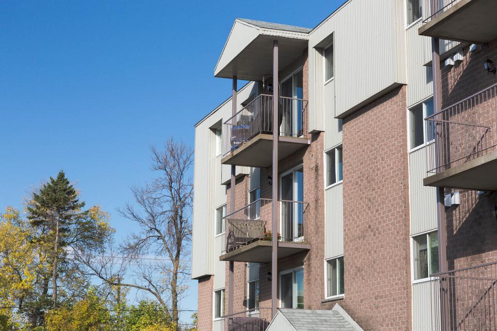 4 1/2 Vanier -ascenseur- proche des commodités- libre immédiatemment | 3199576