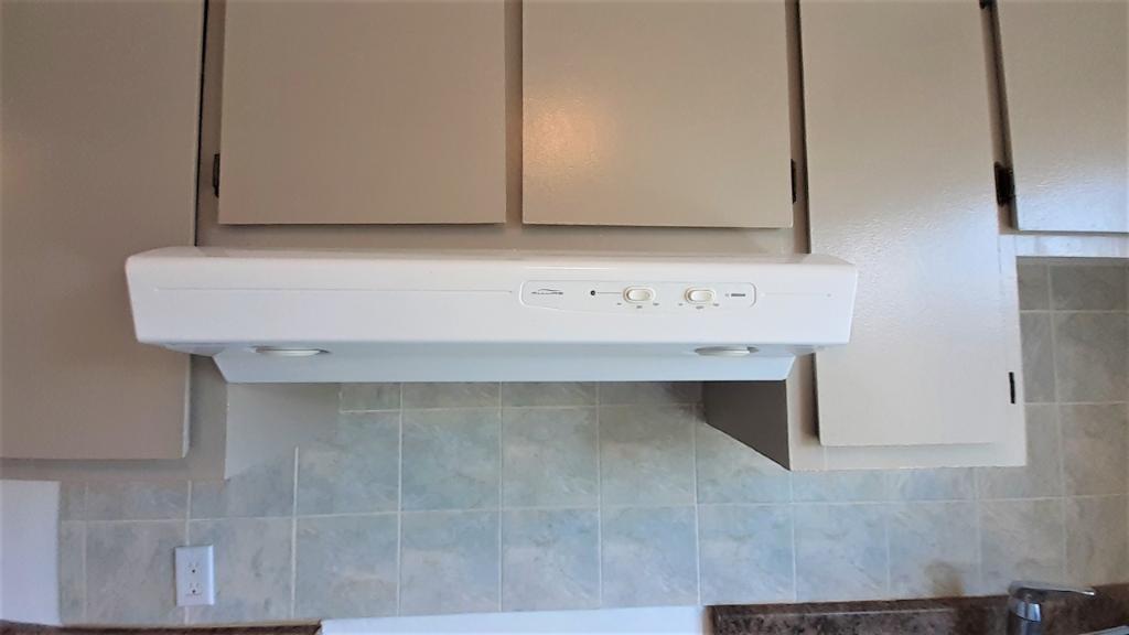 N-Rosemont Grand 4 1/2 Triplex 2e Étage près de tous les services | 3182021