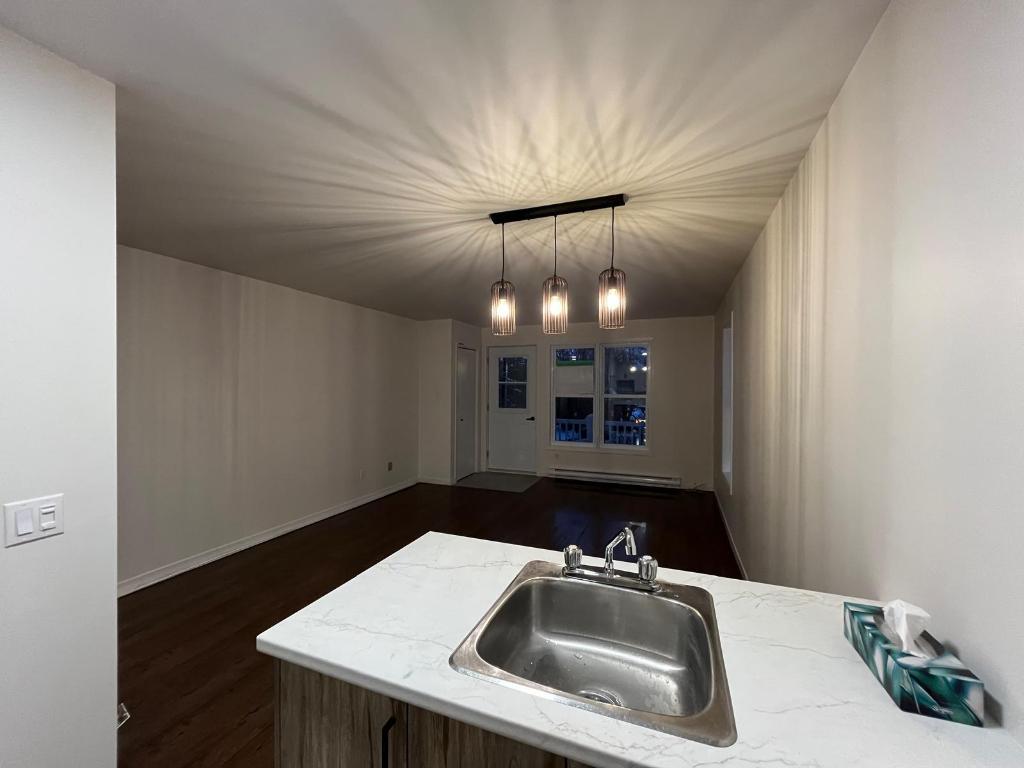 Beau 4 1/2 à Sutton rénové | 3183247