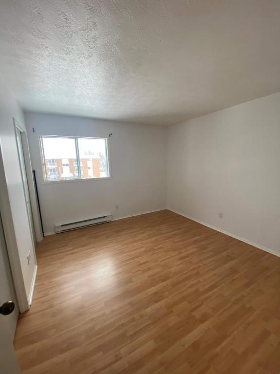 GRAND ET LUMINEUX 4.5 DISPONIBLE 1er JUILLET 2025 | 3182447