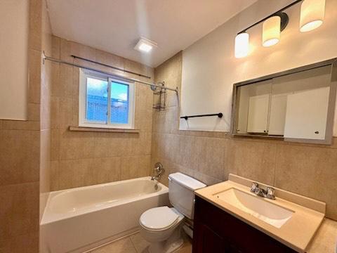 NE PAYEZ RIEN AVANT LE 1ER DECEMBRE.... COMME NEUF, NORD DE SHERBROOKE, GRAND 4 1/2, BALCONS, VUE SUR PARC, TRANQUILLE, RENOVÉ, CUISINE NEUVE... | 3182451