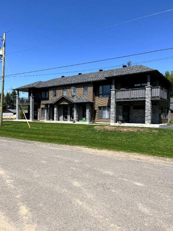 Logement 4 1/2 à Saint-Ambroise | 3182456