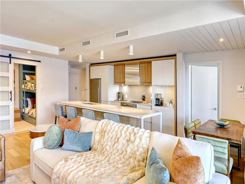 NEW! Stunning Tremblant Lakefront Gym/Pool Table | 3186557