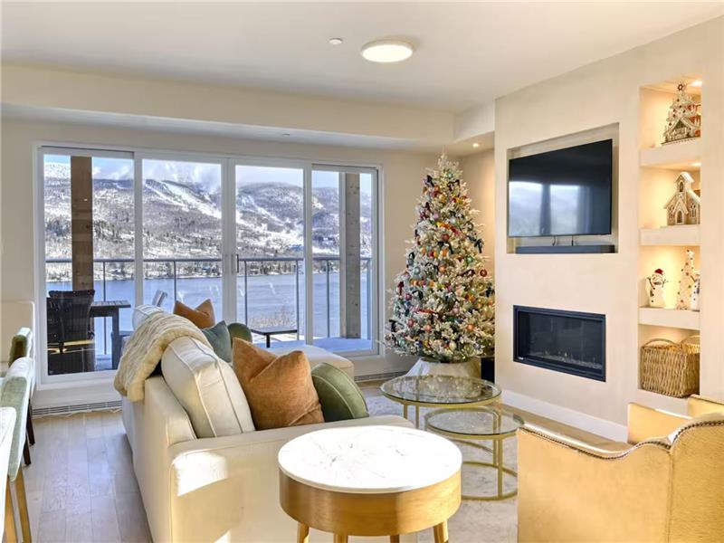 NEW! Stunning Tremblant Lakefront Gym/Pool Table | 3186557