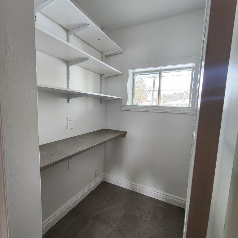 4 1/2 rénové avec cours, Laval, Sainte-Dorothée | 3182944