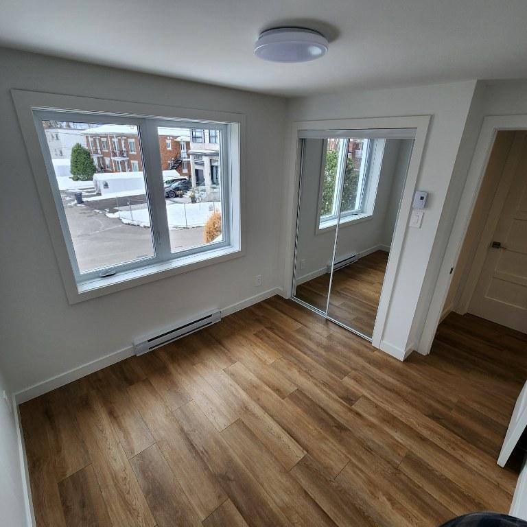 5 1/2 à Laval, rénové avec cours | 3182945